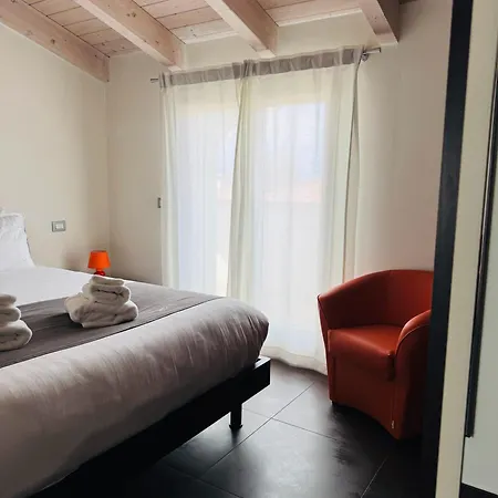 Del * Desenzano del Garda